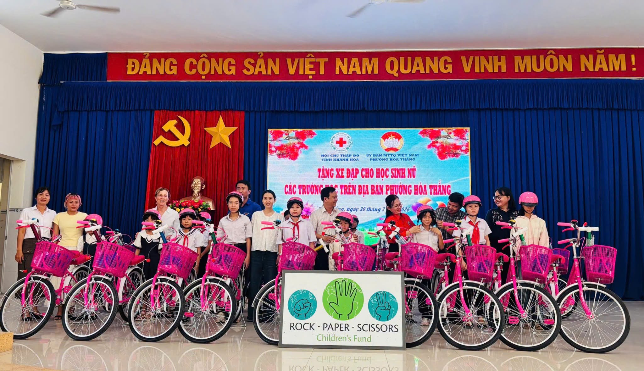 Trao tặng 20 xe đạp cho học sinh có hoàn cảnh khó khăn